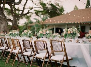 DECO.-MONTAJE-DE-MESAS-por-EVENTOH-silla-bambu-mantel-hilo-crudo